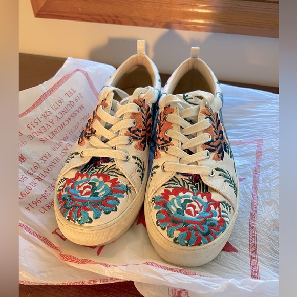 JS Slides White Embroidered Sneakers US6 - Picture 1 of 6